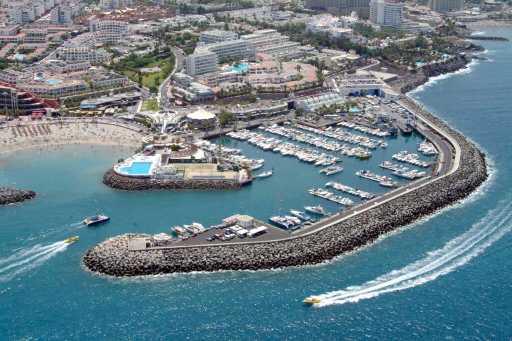 puerto Adeje vista aerea