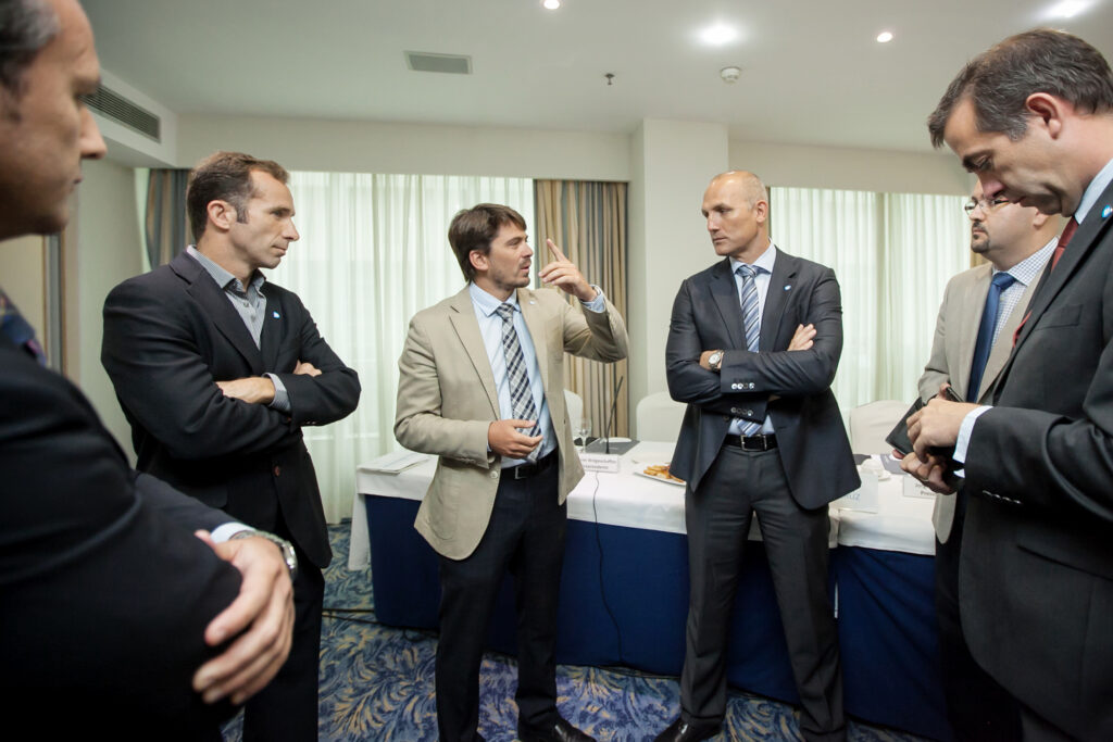 AG ASHOTEL II ENCUENTRO MEDIOS 08