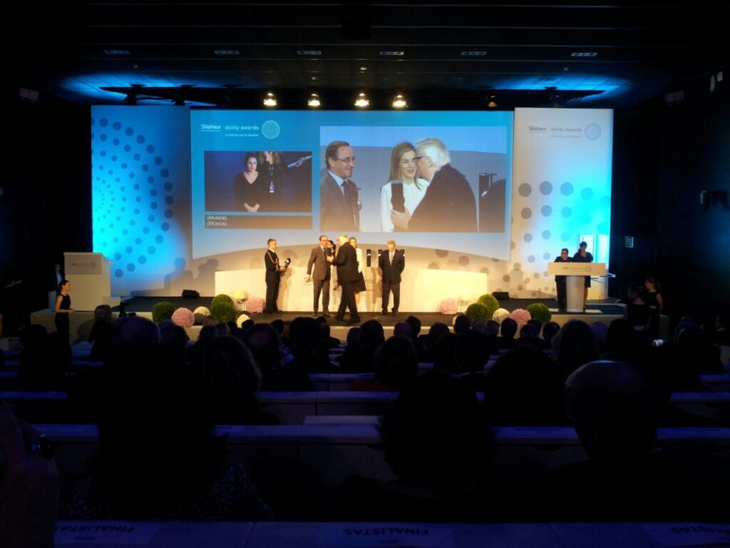 Ability Award Telefonica H J Fischer recogiendo premio