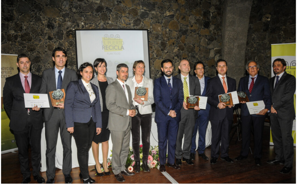 foto familia premiados El Puerto Recicla