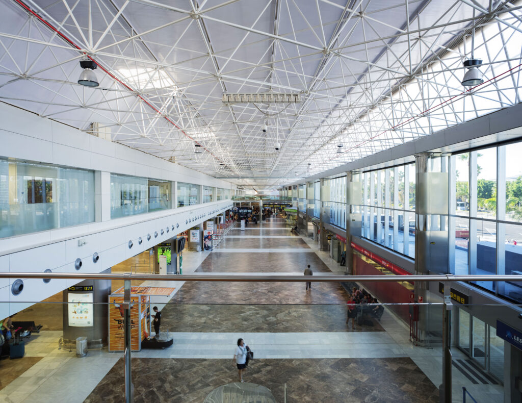 Interior de la terminal TFS