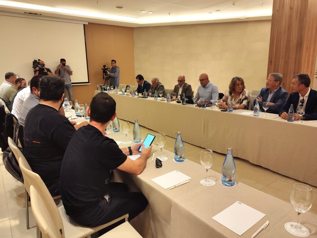 07042025 reunion patronales sindicatos en Taburiente